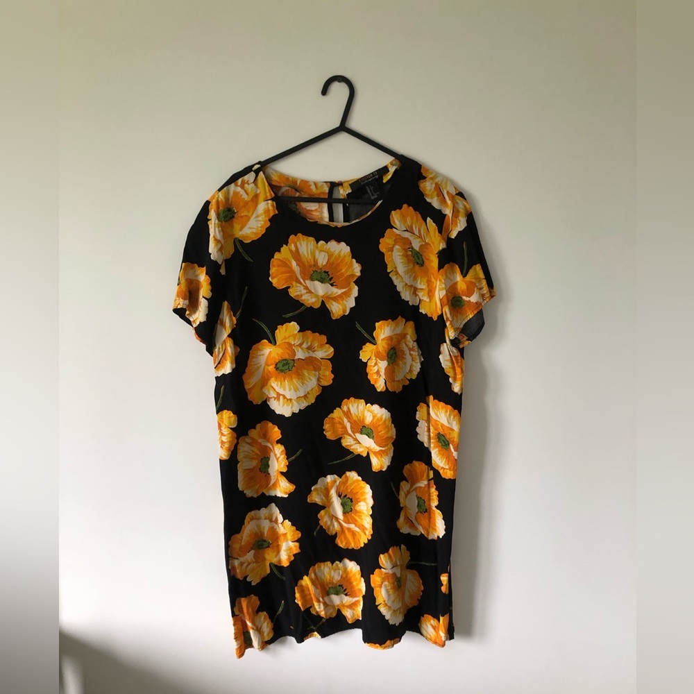 Forever 21 Contemporary Floral Dress